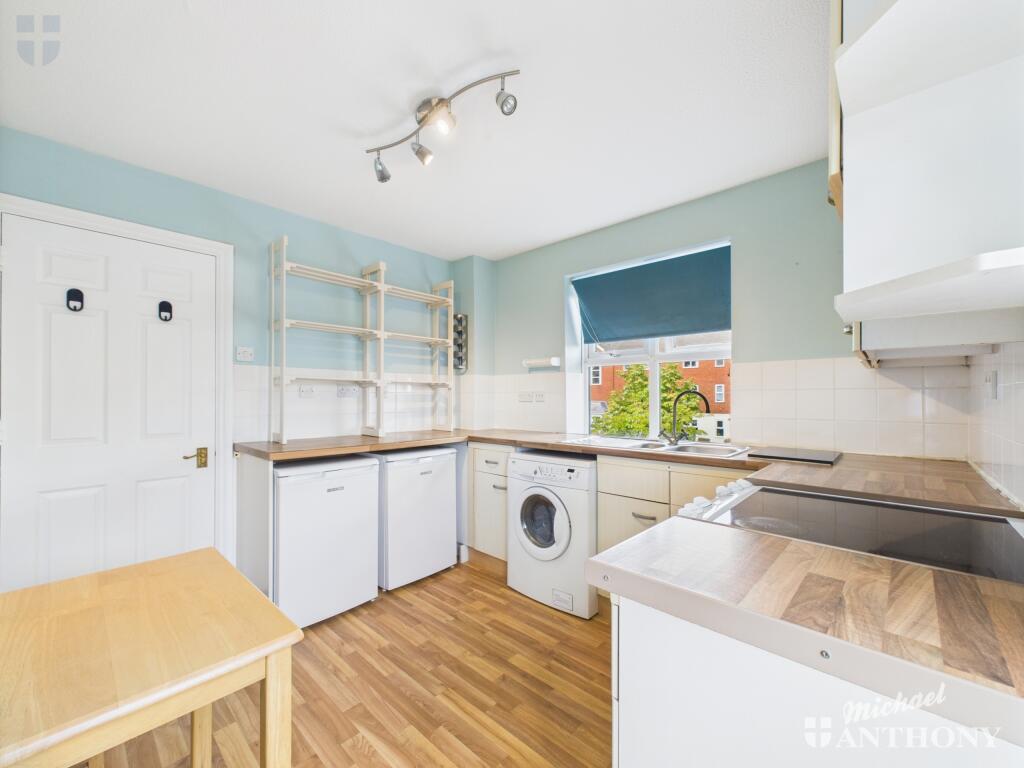 CAM03218G0-PR0742-STILL009