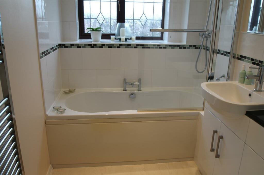 curlew bathroom.jpg
