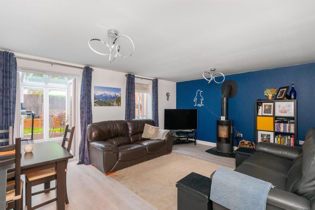 2G8CWCV - Living Room D.jpg