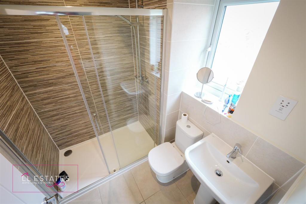 ensuite.jpg
