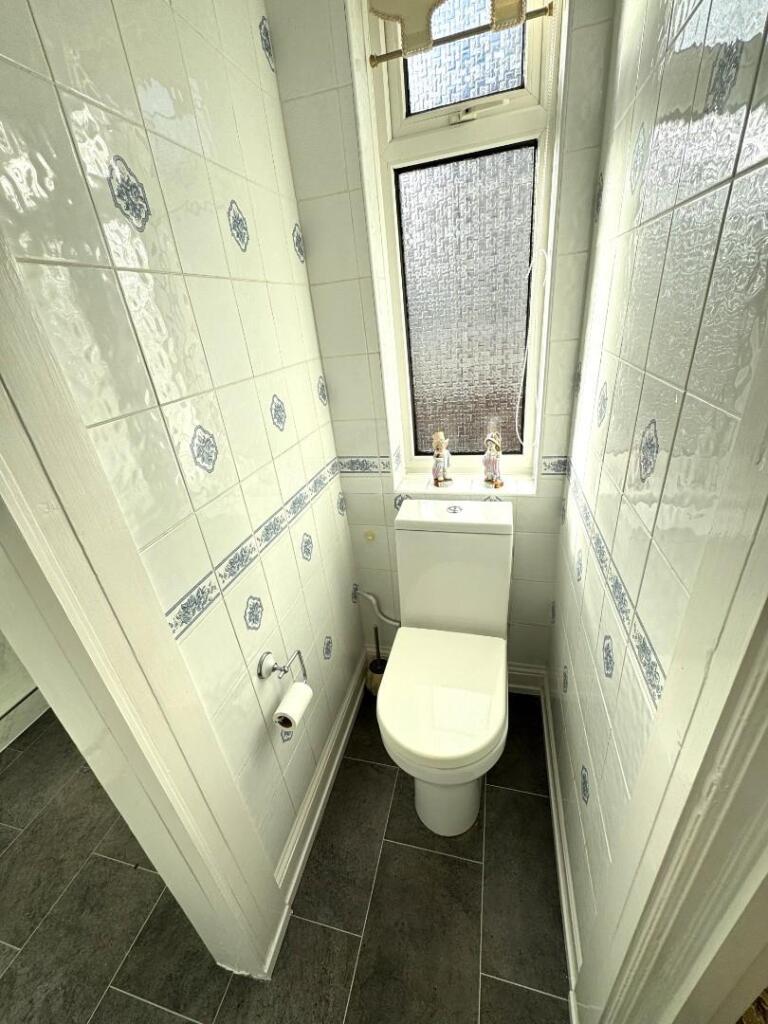 SHOWER ROOM/WC