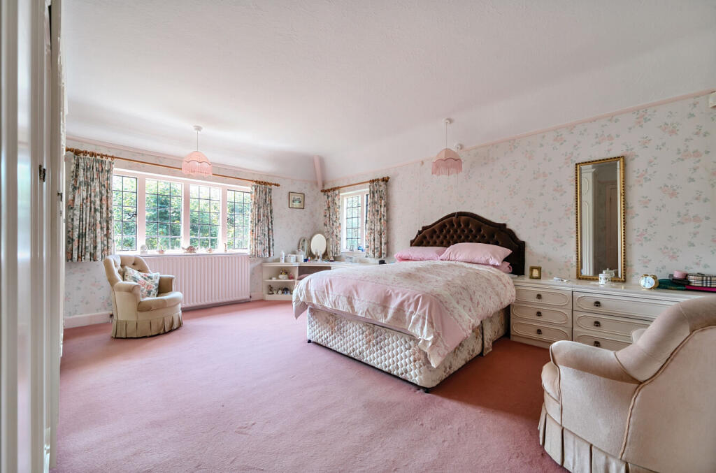 1328704-4-68826e3...