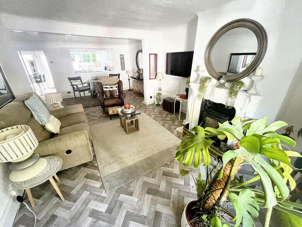 Lounge-Dining Room