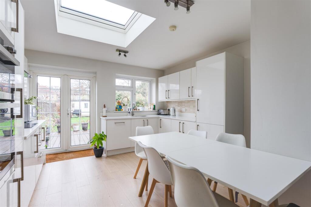 49 Coningsby Gardens-7.jpg