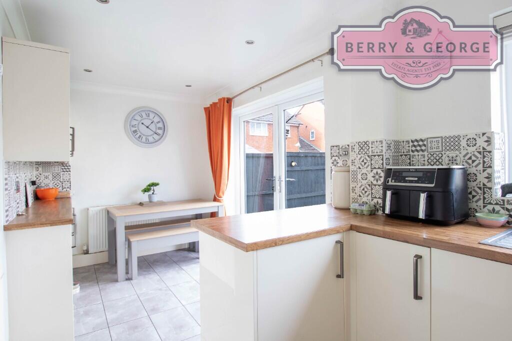 KITCHEN / DINER