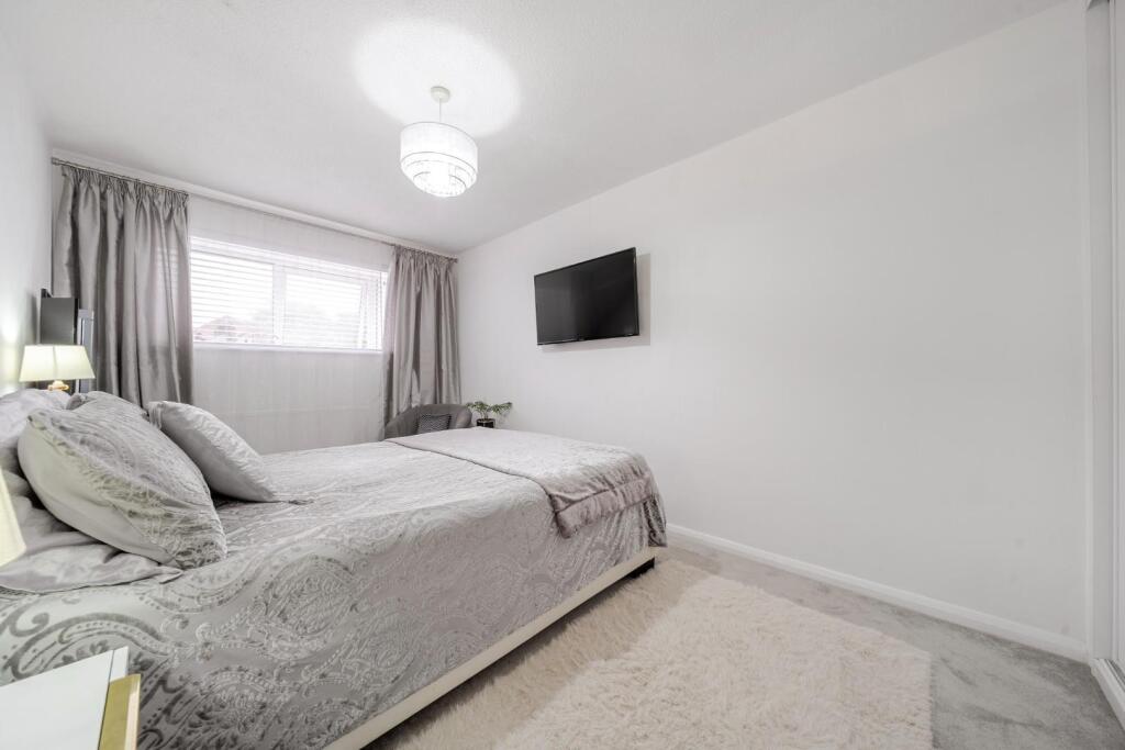 2nd view MASTER BEDROOM.jpg