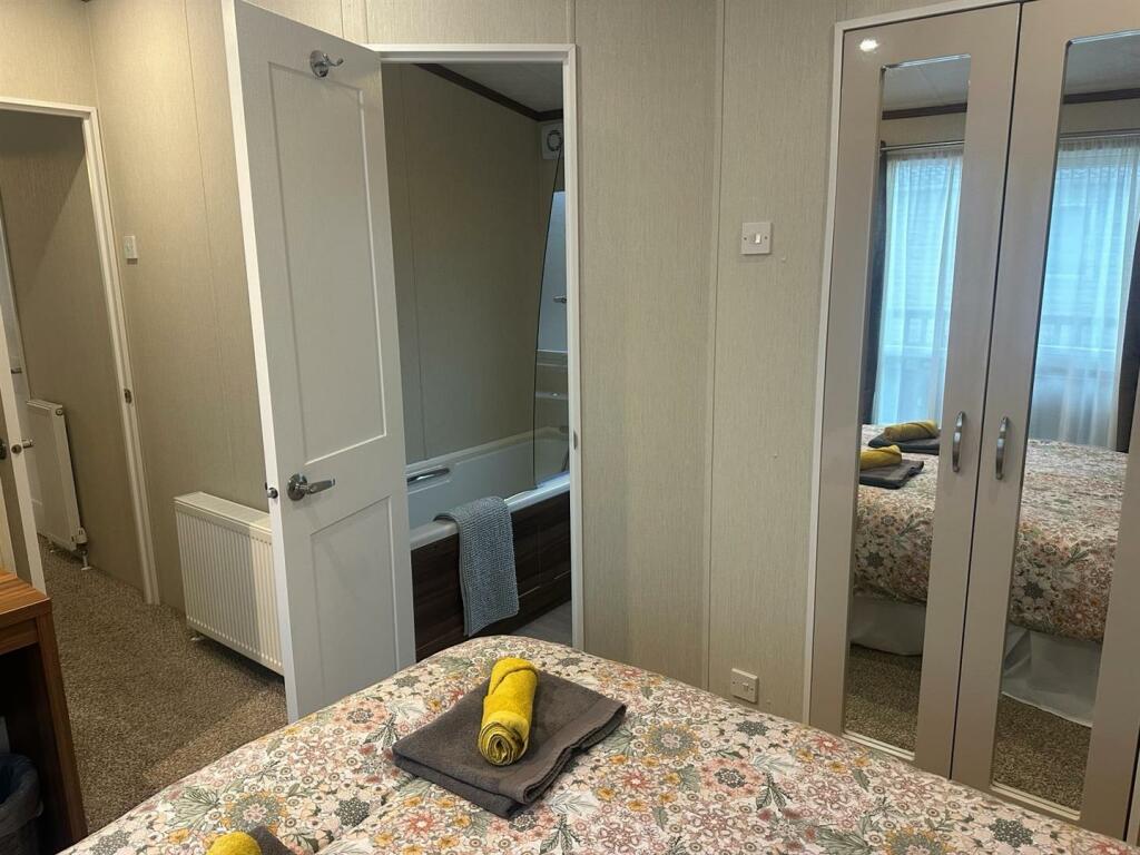 Bedroom Ensuite.jpg