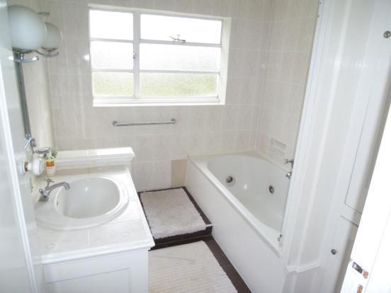 Bathroom 122.jpg