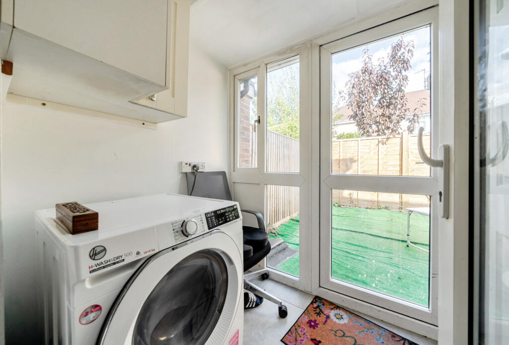 1359318-2-68dbee0...