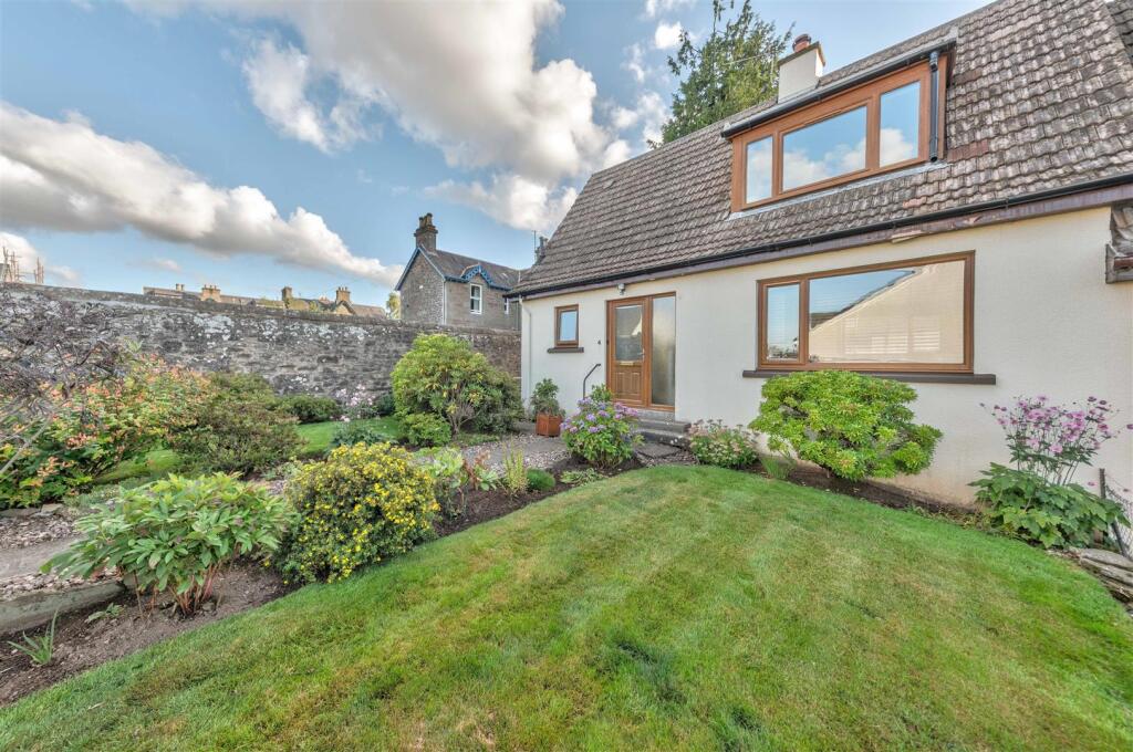 4 Kinloch Place Meigle-15.JPG