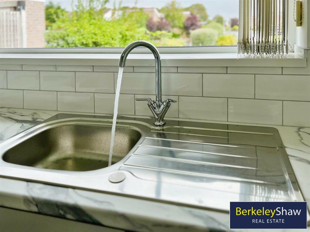 992ef76c-image_picker_45300643-E00E-4E83-A84D-F910