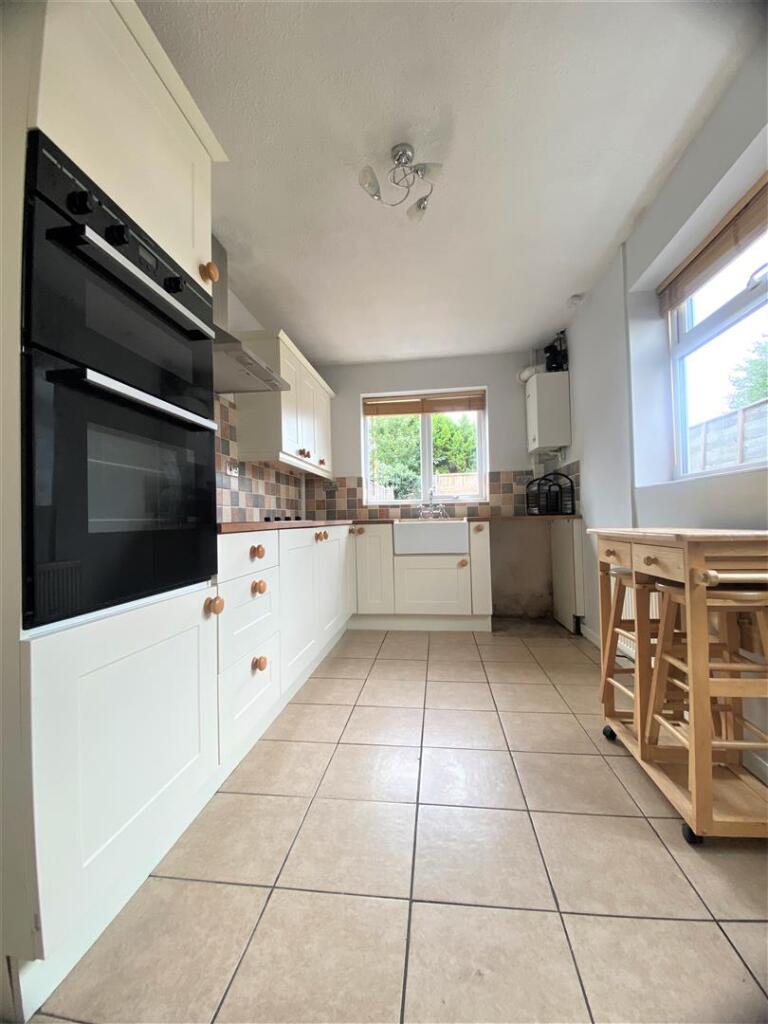 Kitchen 1.jpg