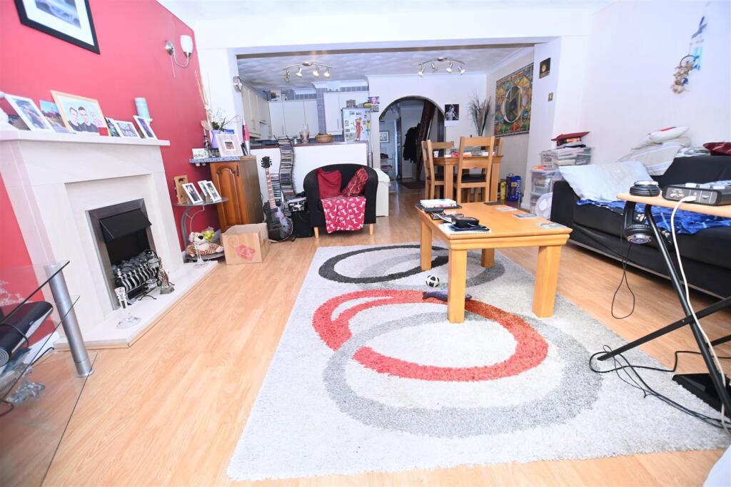 Lounge / Diner / Kitchen
