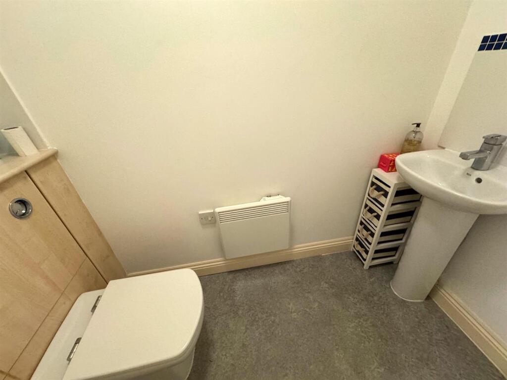CLOAKROOM.jpg