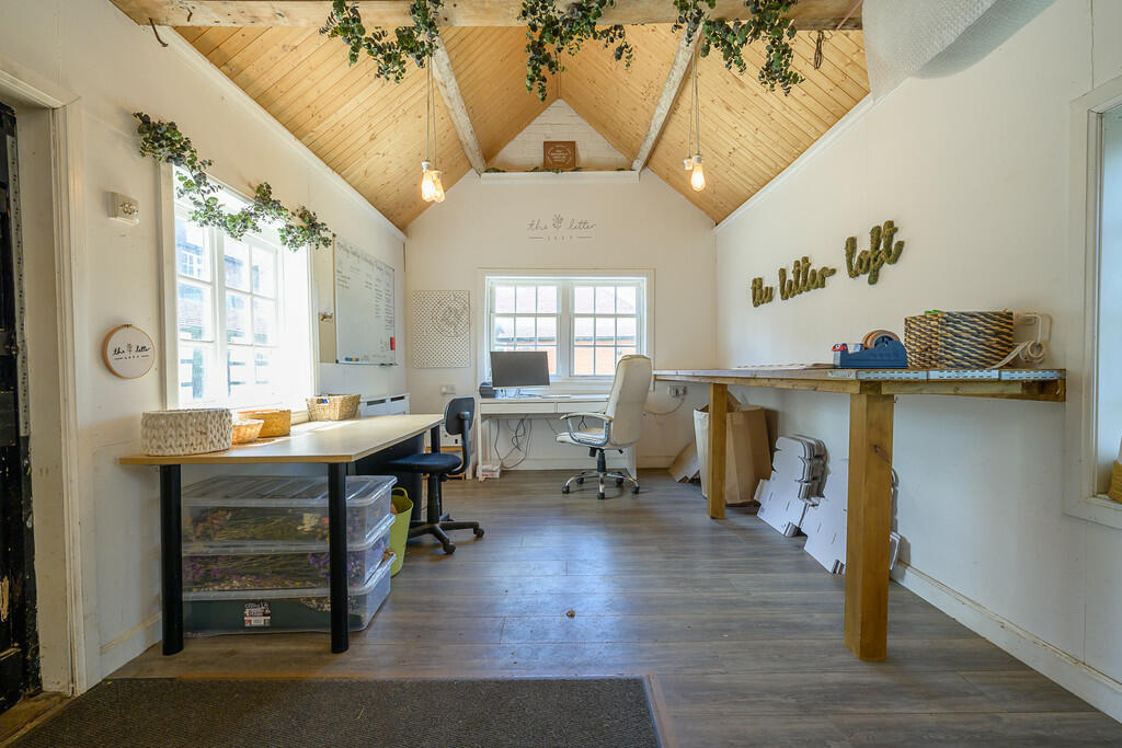 Oaklands Cottage-...