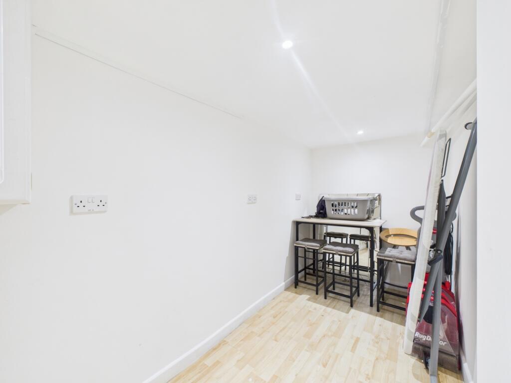 CAM03062G0-PR0215-STILL006