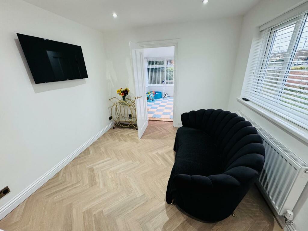KITCHEN/DINER/SITTING ROOM