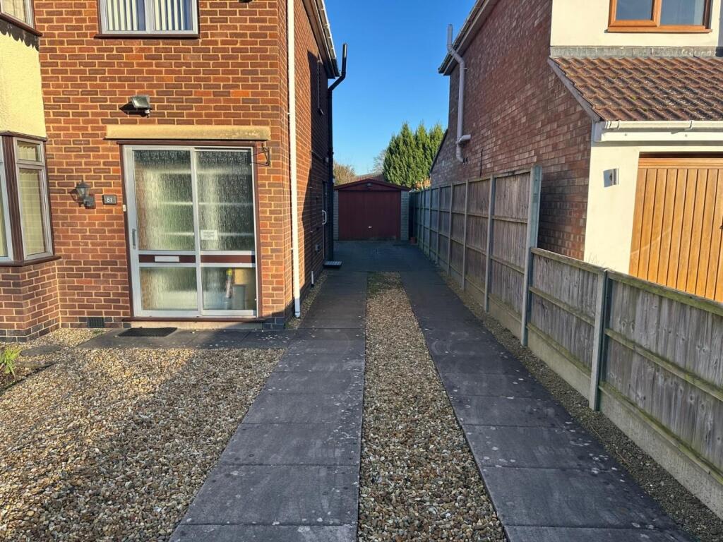 81Alywnroad11.jpg