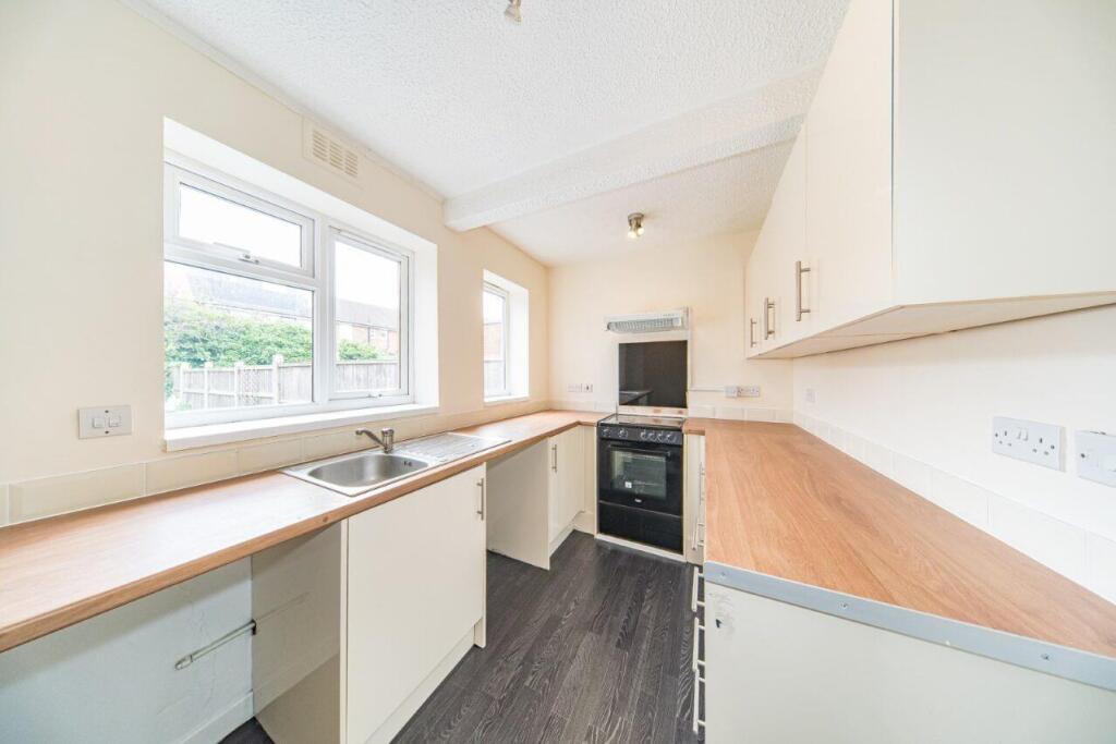 36 Wellesbourne Road kitchen 2.jpg