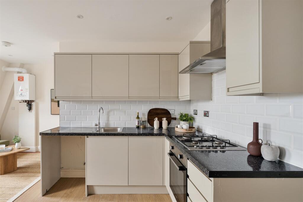 Eastwood close E18