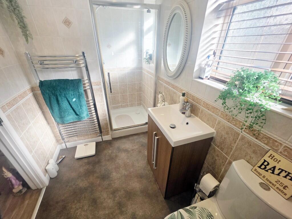 Bath/Shower Room