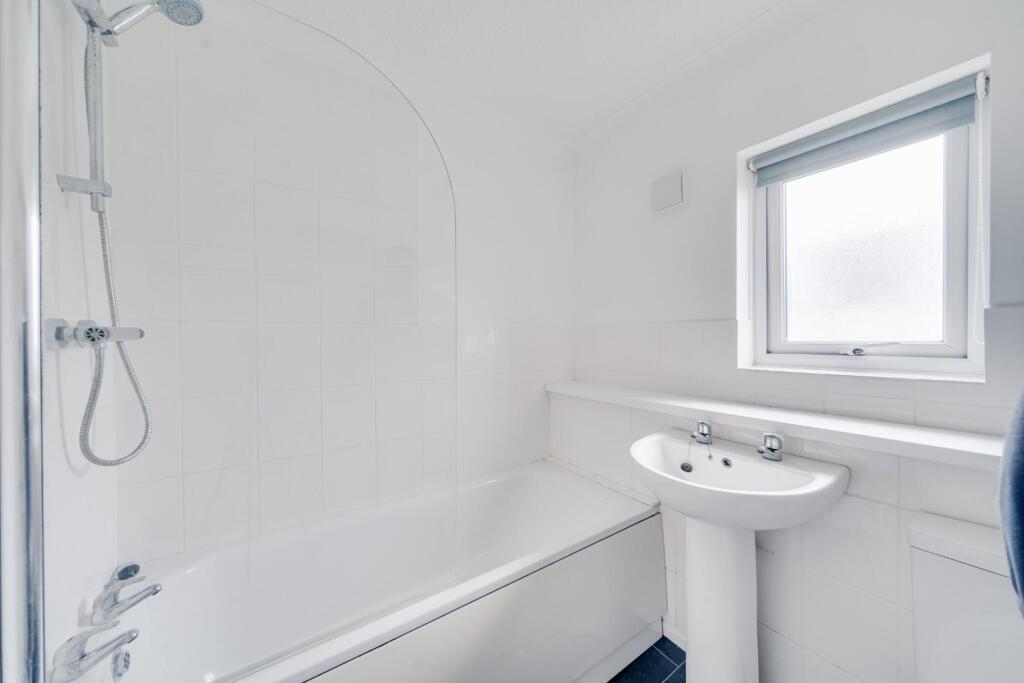 1.7 - bathroom.jpg