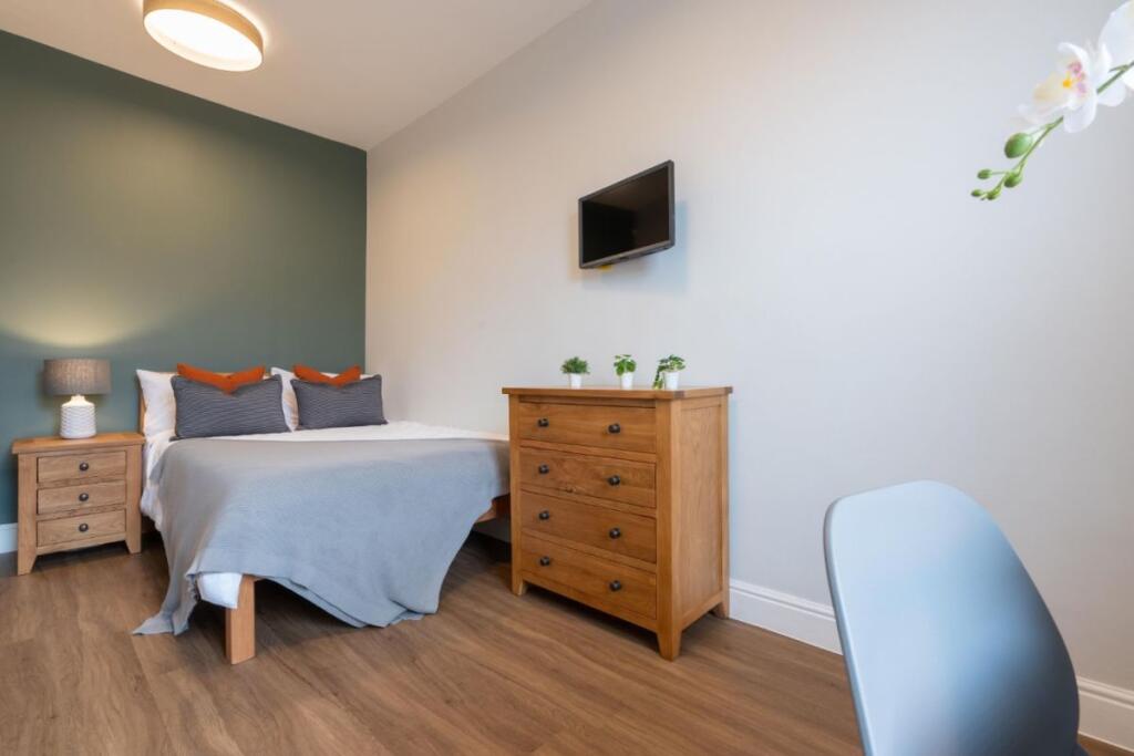 43DR - Bedroom 1