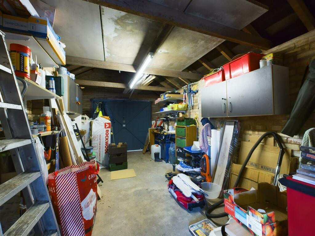 Garage/Workshop
