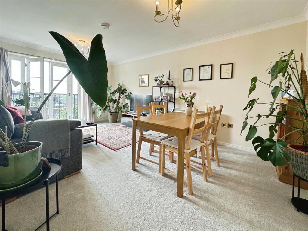 f1567443--48E4-B704-C89F6BD6D9DB-73789-0000177F845