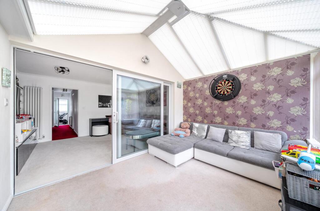 18 Whernside, Rugby (4).jpg