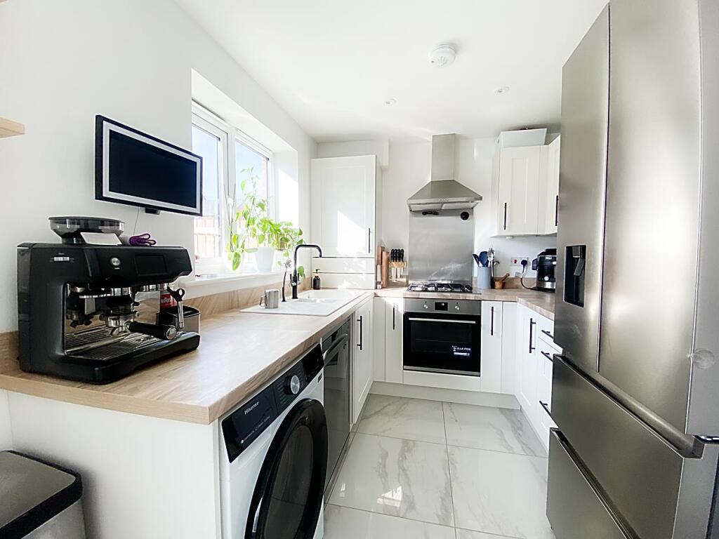 Kitchen/ Dining Room