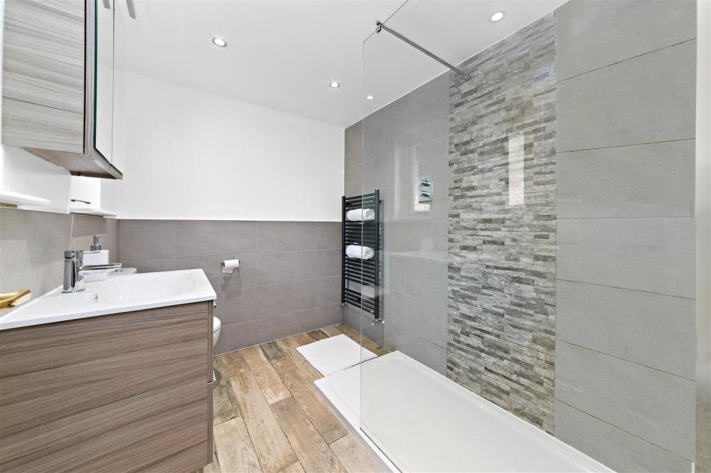 EN-SUITE SHOWER ROOM TO BEDROOM ONE