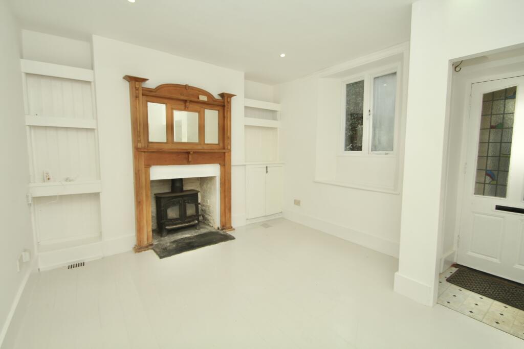 Sitting Room/Vestibule