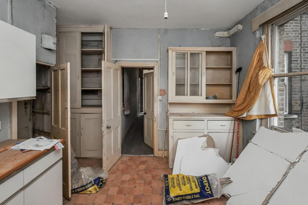 60 Delaware Mansions, Delaware Road, Maida Vale, London, W9 2LJ