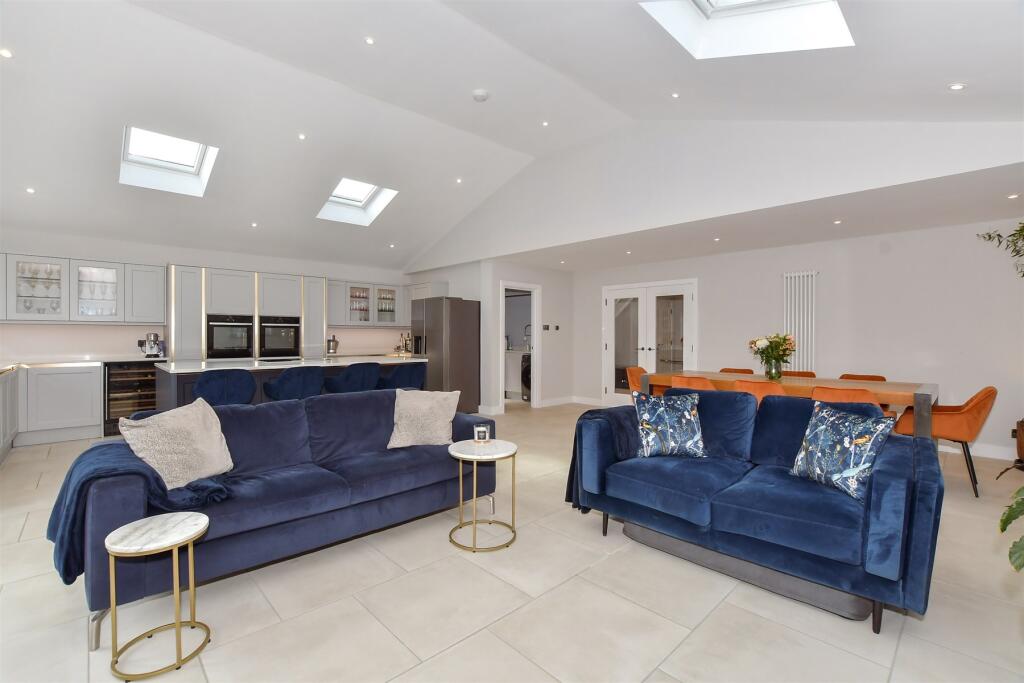 Lounge/Kitchen/Dining Room