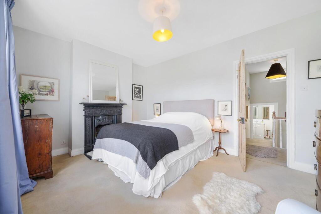 Principal bedroom (2)