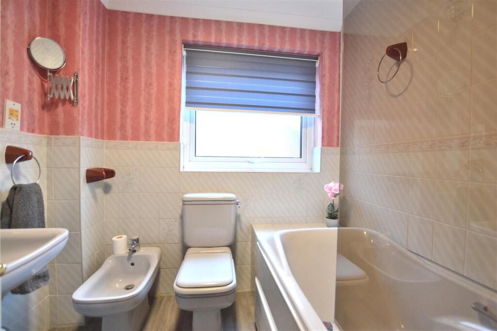 Family Bathroom.JPG