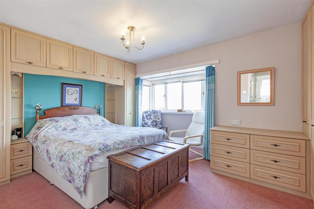 Bedroom 1-1.jpg