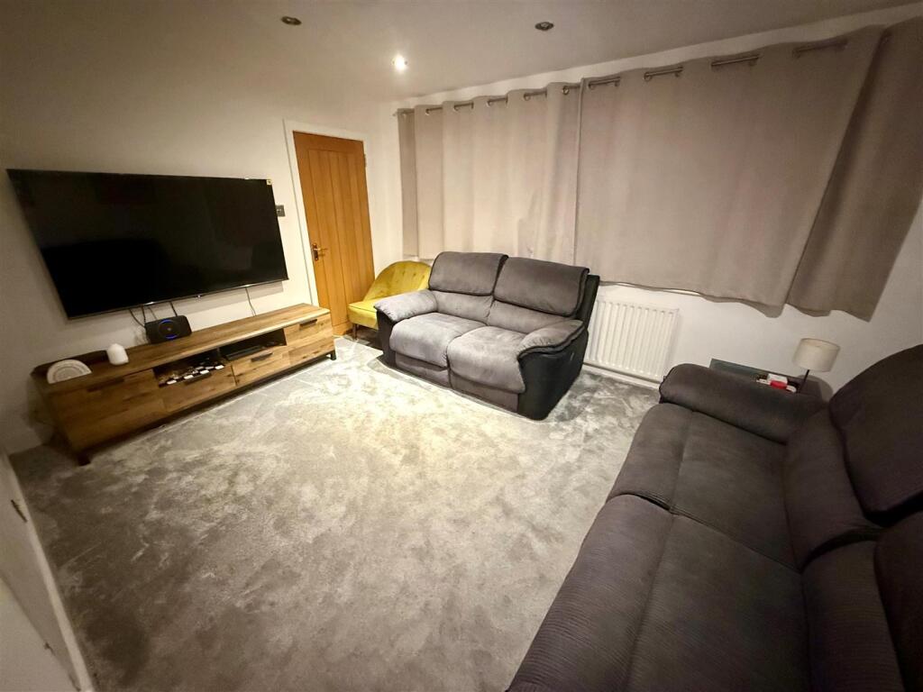 17 Rugby Road Lounge.jpg