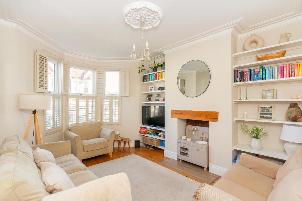 1B1R6BN - Living Room C.jpg