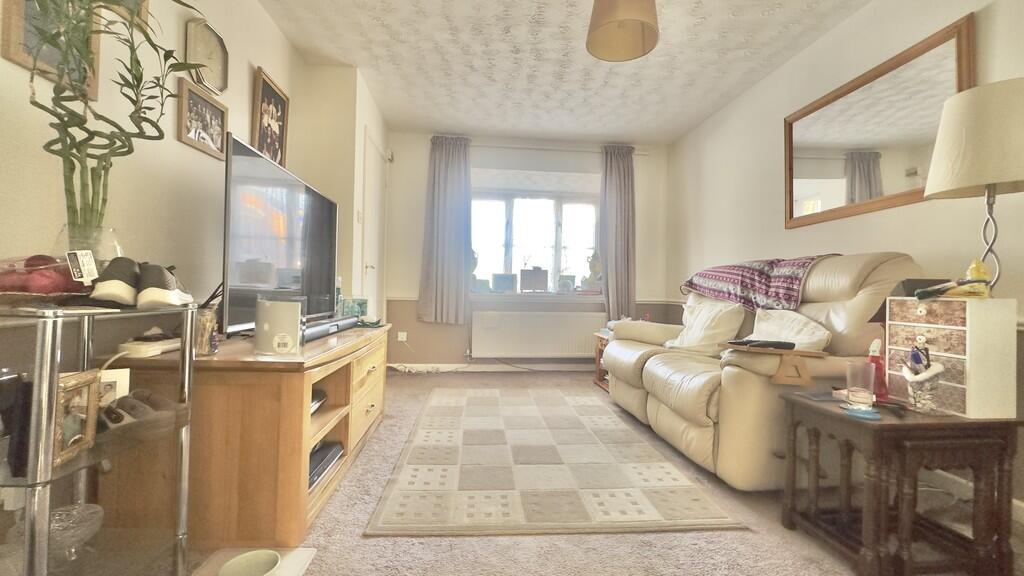 561F7DE9-6802-425...