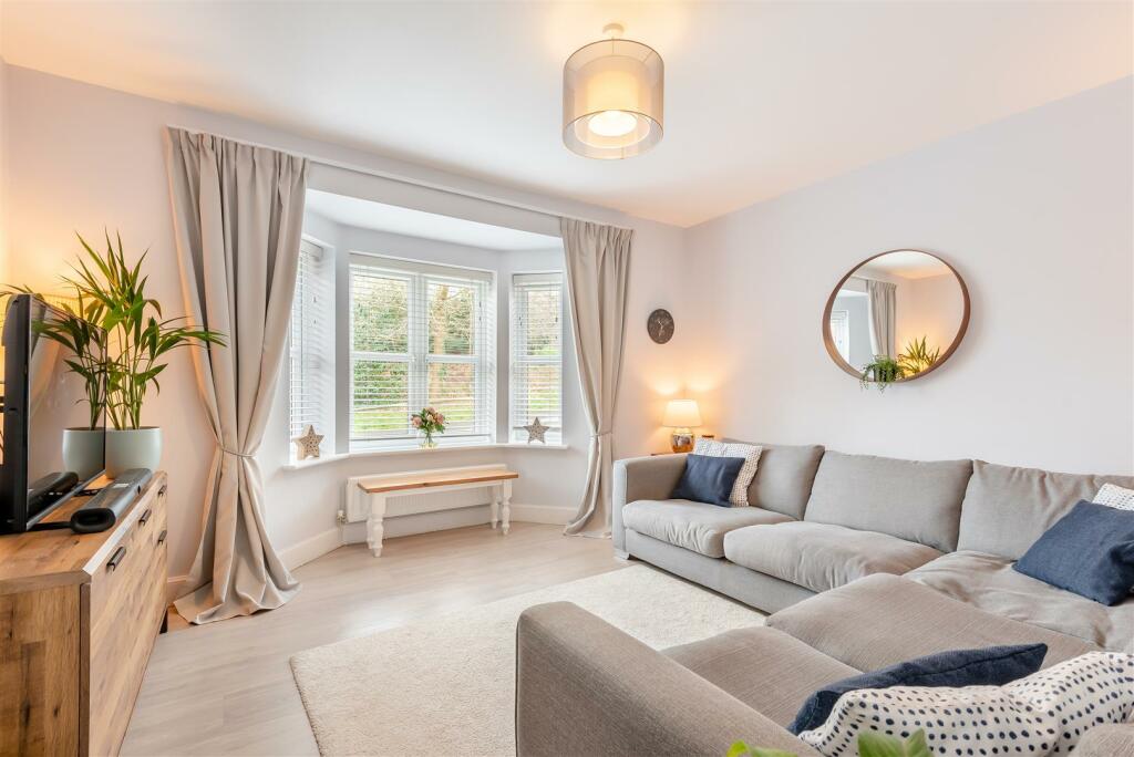 8588285-interior02.jpg