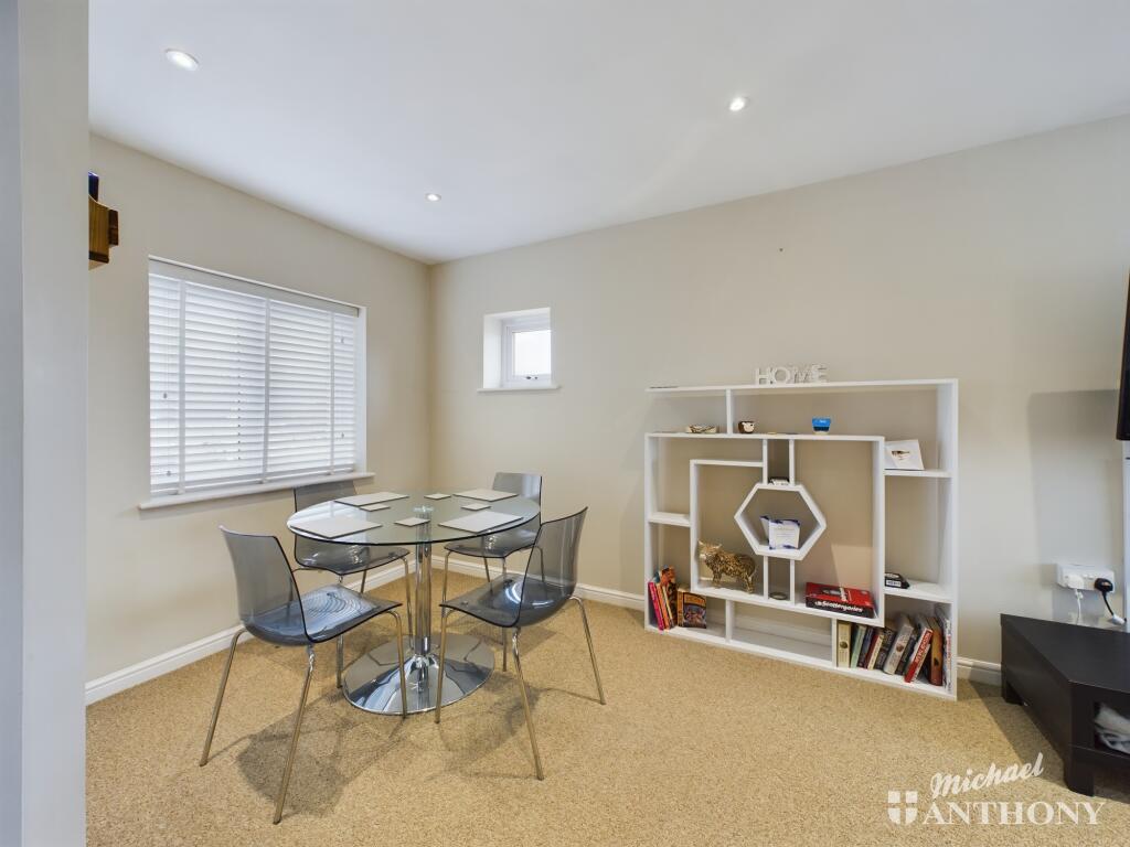 CAM02773G0-PR0096-STILL012