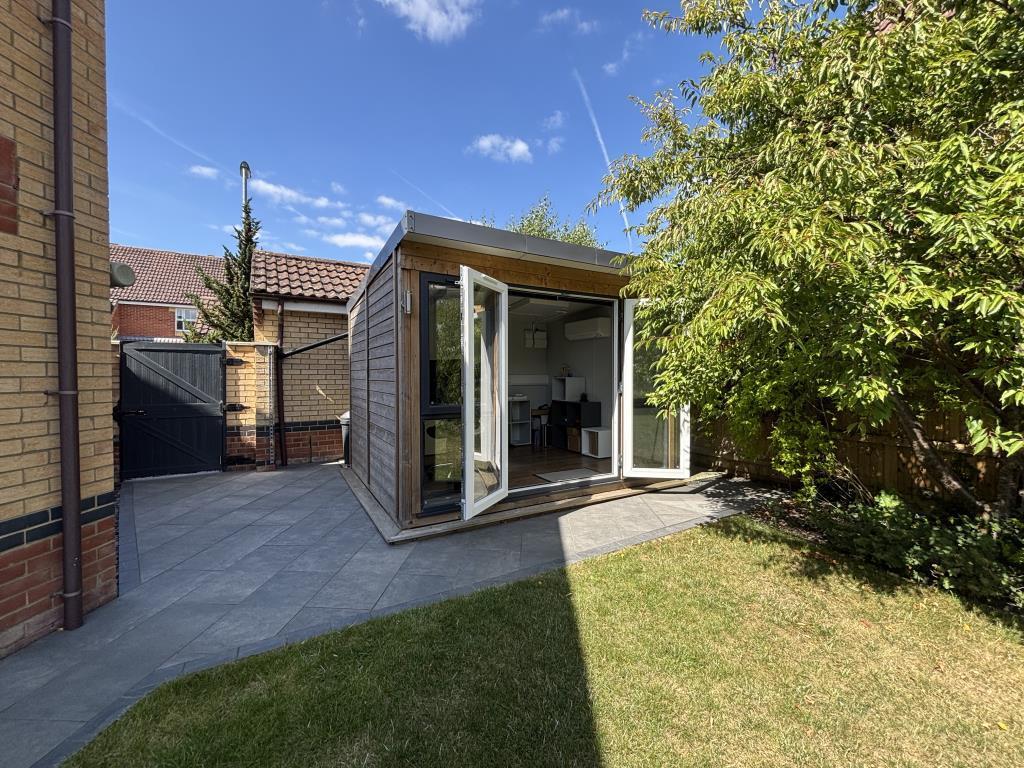 21 - Garden office.jpg