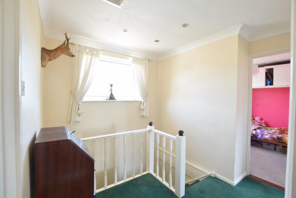 FIRST FLOOR GALLERIED LANDING