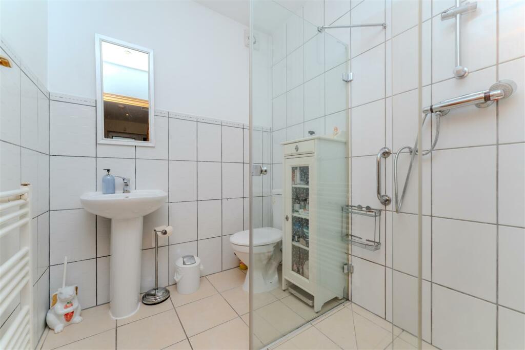 137a Empire shower.jpg