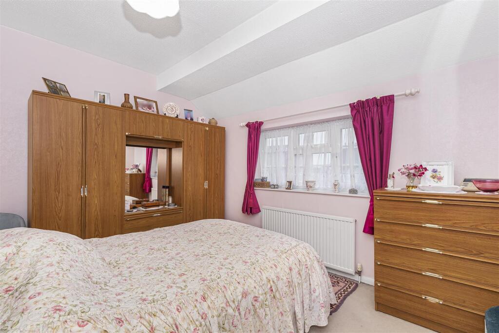 Bedroom 1.jpg