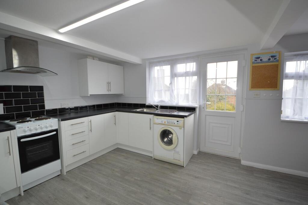 Kitchen 2.JPG