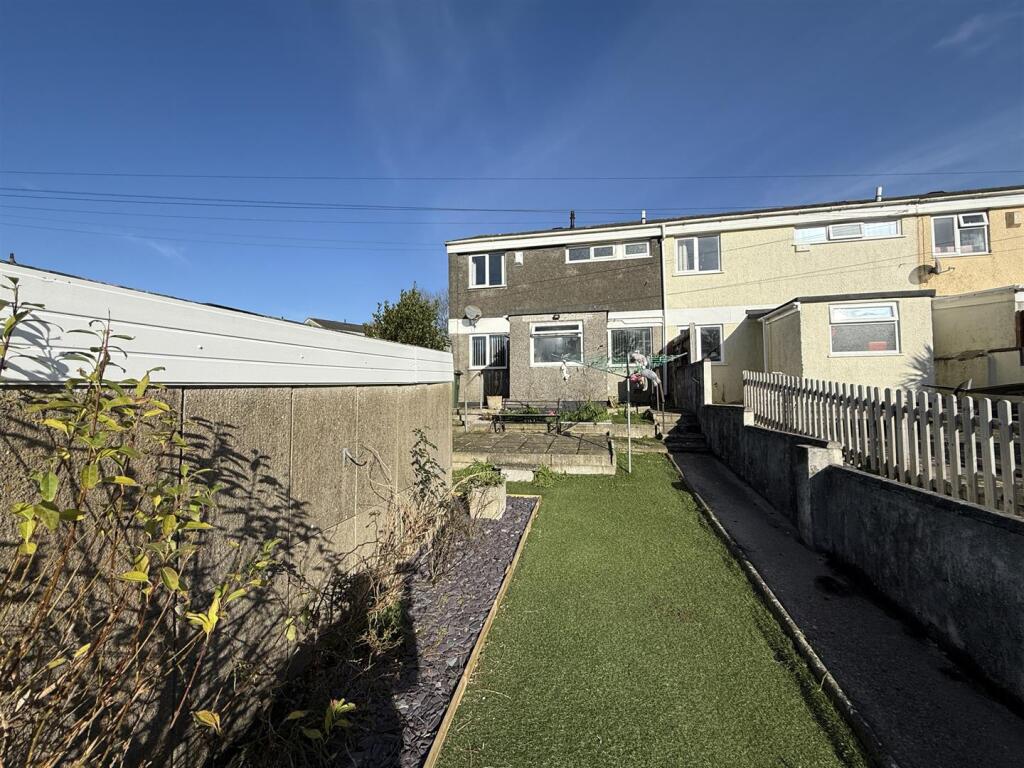 Malory Close 28 - Rear.jpg