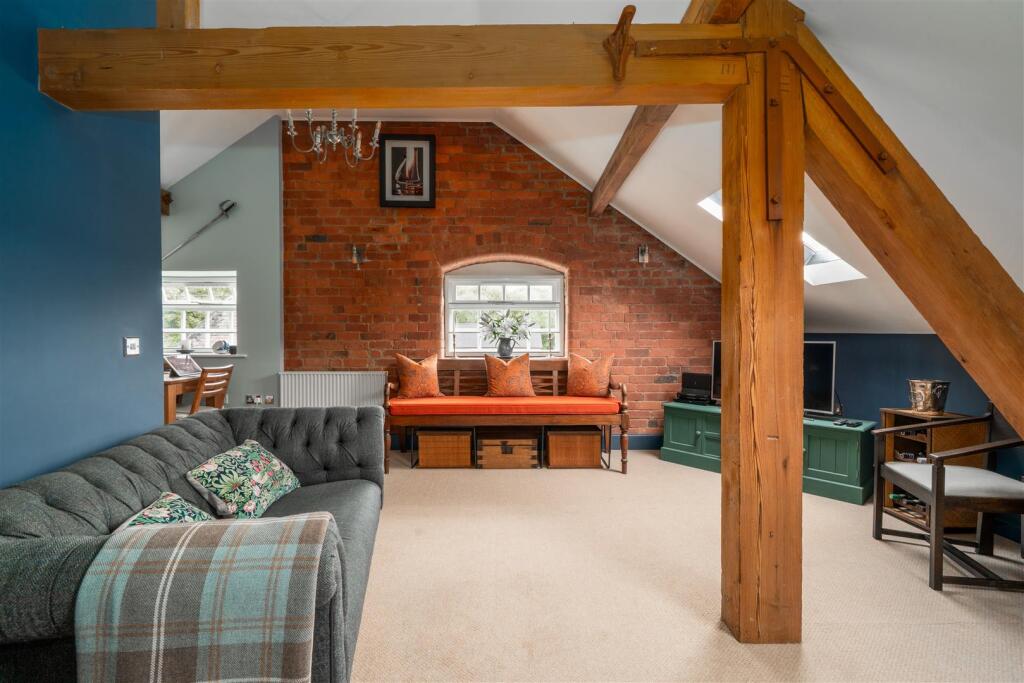 Living Room-2.jpg
